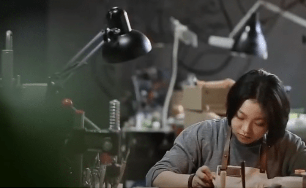 Dwarves: The Importance of Women's Power in Handmade Shoe Manufacturing
