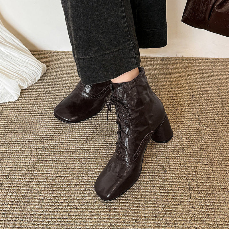 Square Toe Brogue Lace-Up Ankle Boots Glove-Like Retro Short Boots in Black/Brown