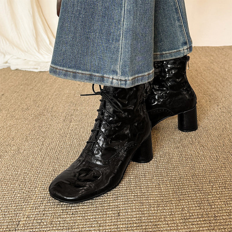 Square Toe Brogue Lace-Up Ankle Boots Glove-Like Retro Short Boots in Black/Brown