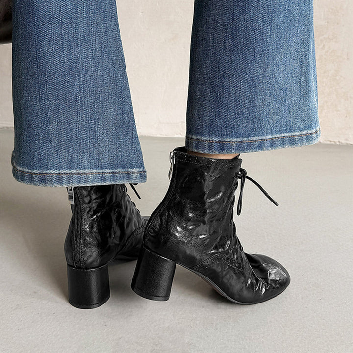 Square Toe Brogue Lace-Up Ankle Boots Glove-Like Retro Short Boots in Black/Brown