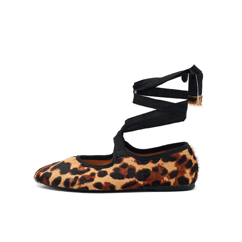 Ballerines en cuir avec imprimé léopard faites à la main avec lien en ruban en noir