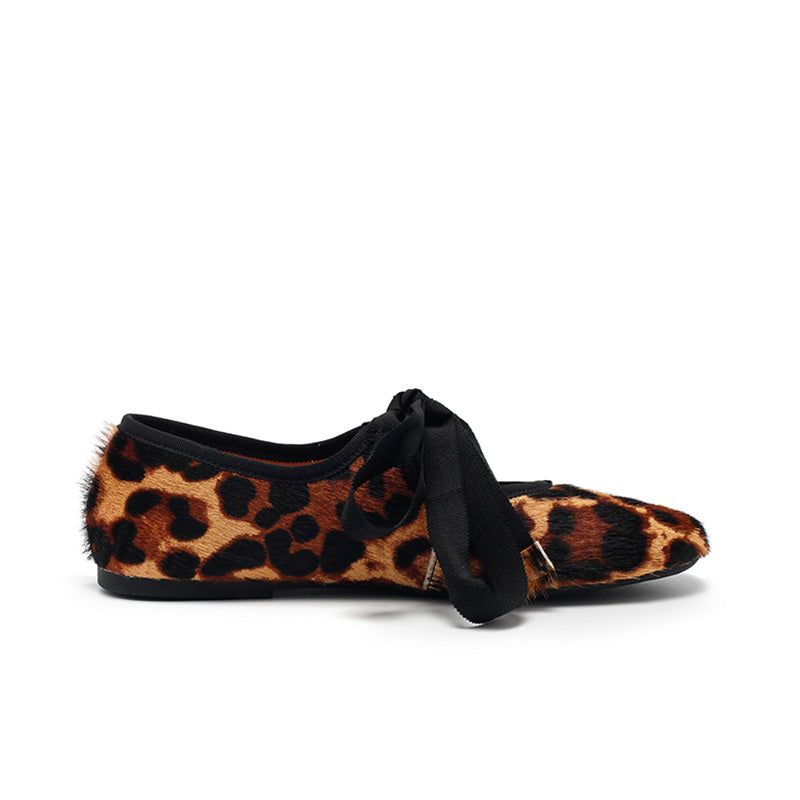 Ballerines en cuir avec imprimé léopard faites à la main avec lien en ruban en noir