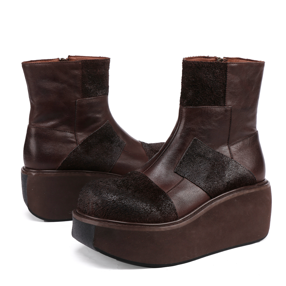 Bottes de Motard en Cuir Froissé pour Femmes avec Rivets et Décorations de Ceinture en Noir/Gris