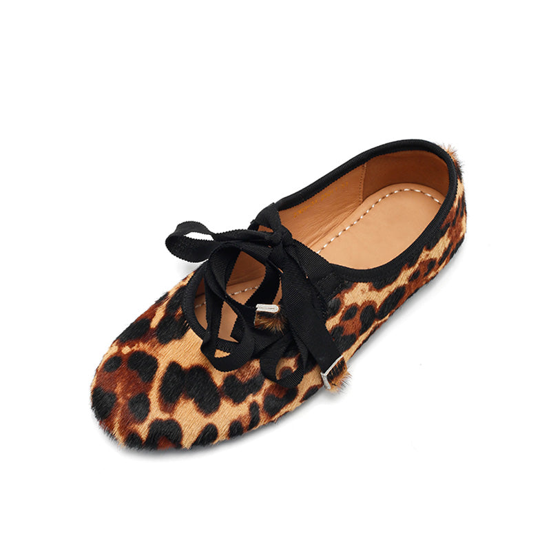 Ballerines en cuir avec imprimé léopard faites à la main avec lien en ruban en noir