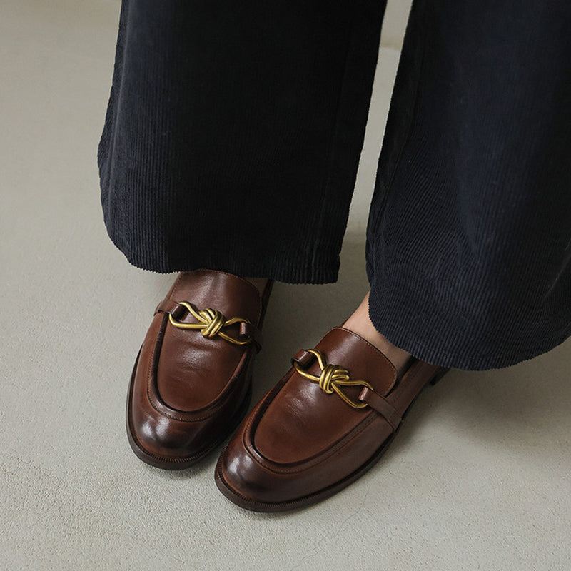 Mocassins chunky rétro en cuir véritable pour femmes, chaussures à plateforme à bout rond, chaîne en métal, faites à la main en noir/marron