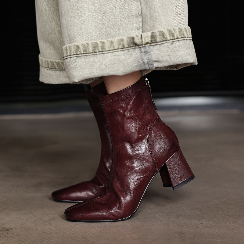 Bottes élégantes en cuir à talon haut, à zip arrière, à la cheville, en Rouge/Noir
