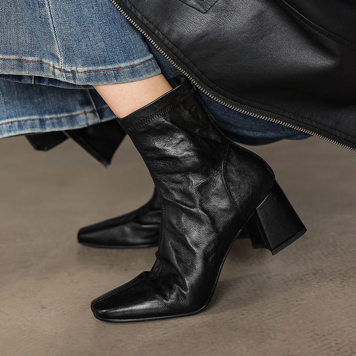 Bottes élégantes en cuir à talon haut, à zip arrière, à la cheville, en Rouge/Noir