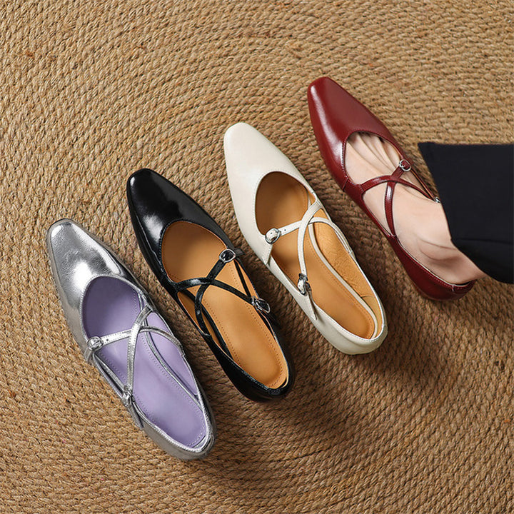 Ballerines Mary Jane en cuir de mouton fait main avec détail de sangle croisée en rouge vin/noir/beige