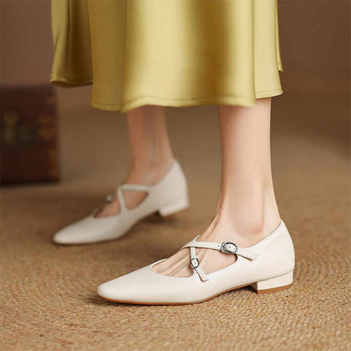 Ballerines Mary Jane en cuir de mouton fait main avec détail de sangle croisée en rouge vin/noir/beige
