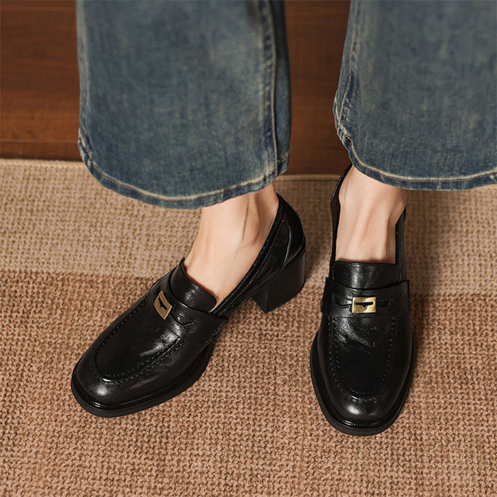 Mocassins en cuir de mouton à bout rond et talon bloc de 65 mm avec décoration en métal en marron/noir