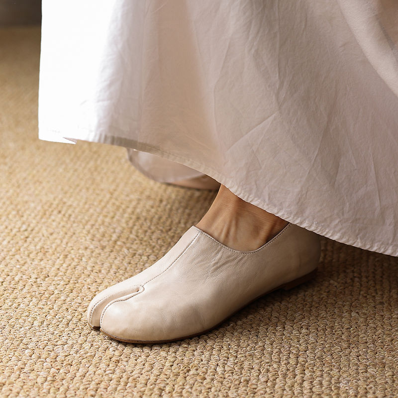 Soft Leather Tabi Flat Shoes Split Toe Slip-On Ballet Flats with Hidden Wedge in Wine Red/Black/Beige