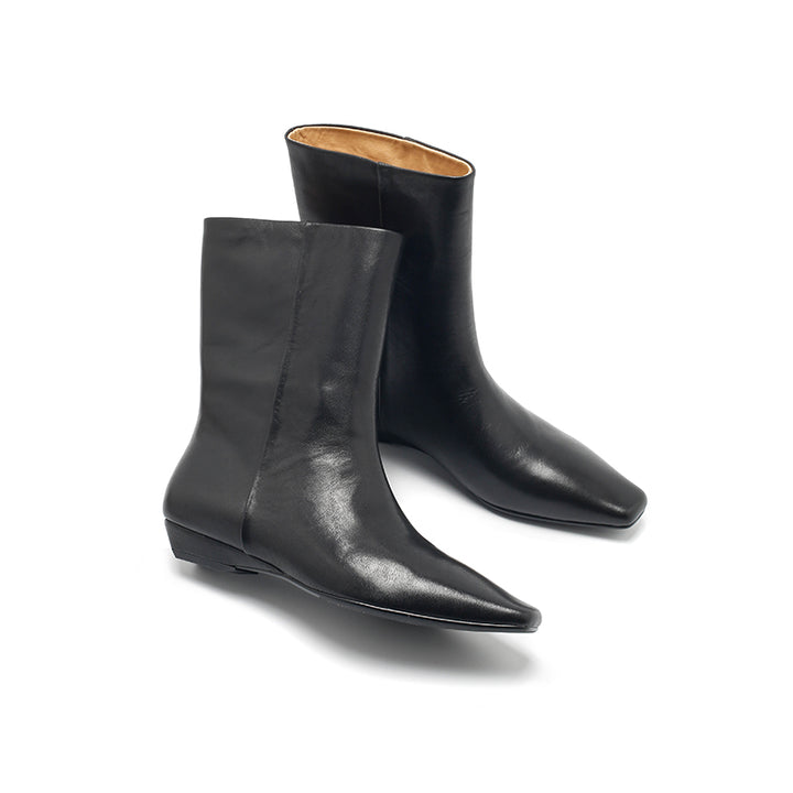 Dwarves Wedge Pull‑On Mid-Calf Boots Soft Oil-Waxed Leather Straight Shaft Boots in Black