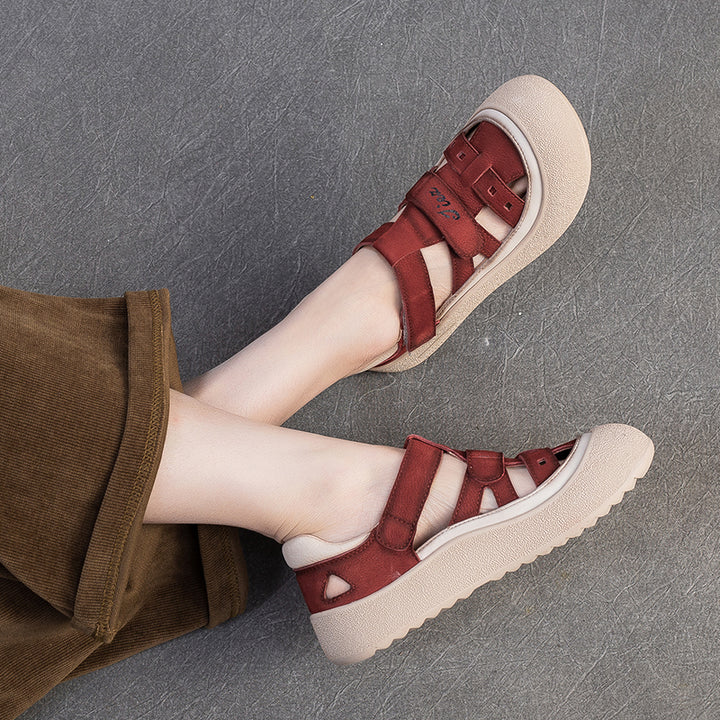 Sandales romaines en cuir de vache à plateforme avec découpes et Velcro en couleur beige/jaune/taro