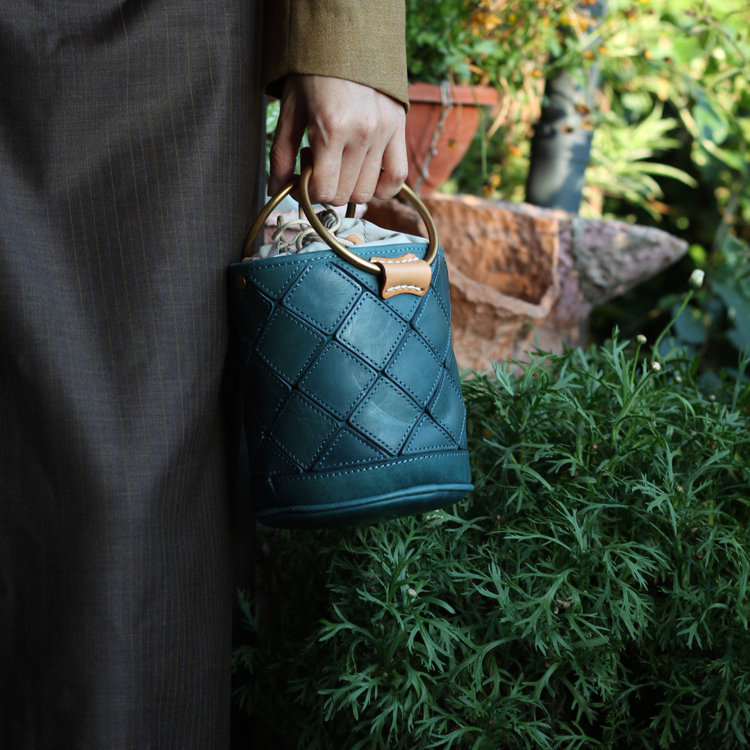 Sac seau Matelassé avec Poignée en Métal, Sac à Bandoulière et à Main en Cuir Végétal Tanné en 4 Couleurs