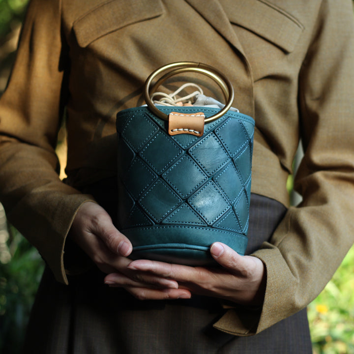 Sac seau Matelassé avec Poignée en Métal, Sac à Bandoulière et à Main en Cuir Végétal Tanné en 4 Couleurs