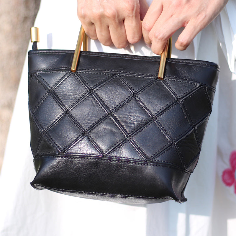 Sac seau avec Poignée en Métal et Motif Matelassé, Sac à Bandoulière Fait Main en Cuir Végétal Tanné en 4 Couleurs