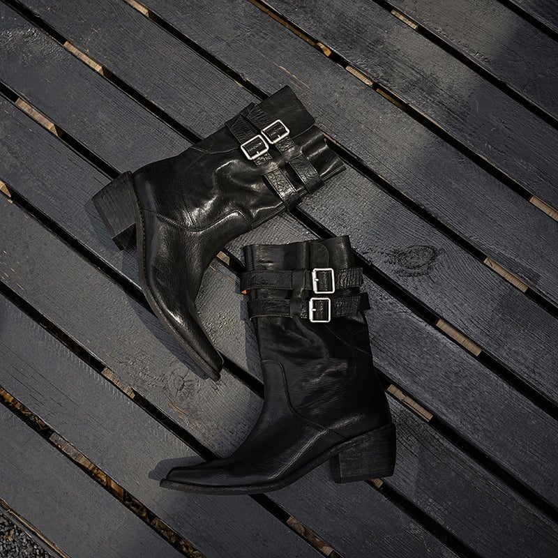  Boots 