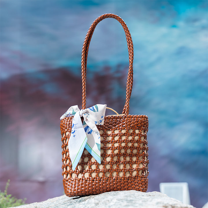 Sac à Épaule en Cuir de Vache Tissé Fait Main en Brun/Blanc
