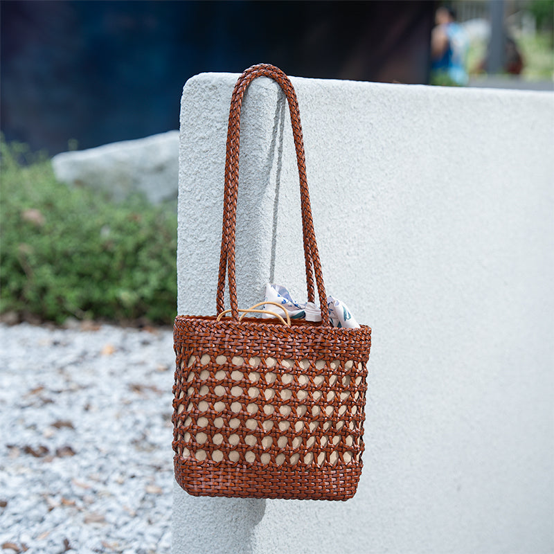 Sac à Épaule en Cuir de Vache Tissé Fait Main en Brun/Blanc