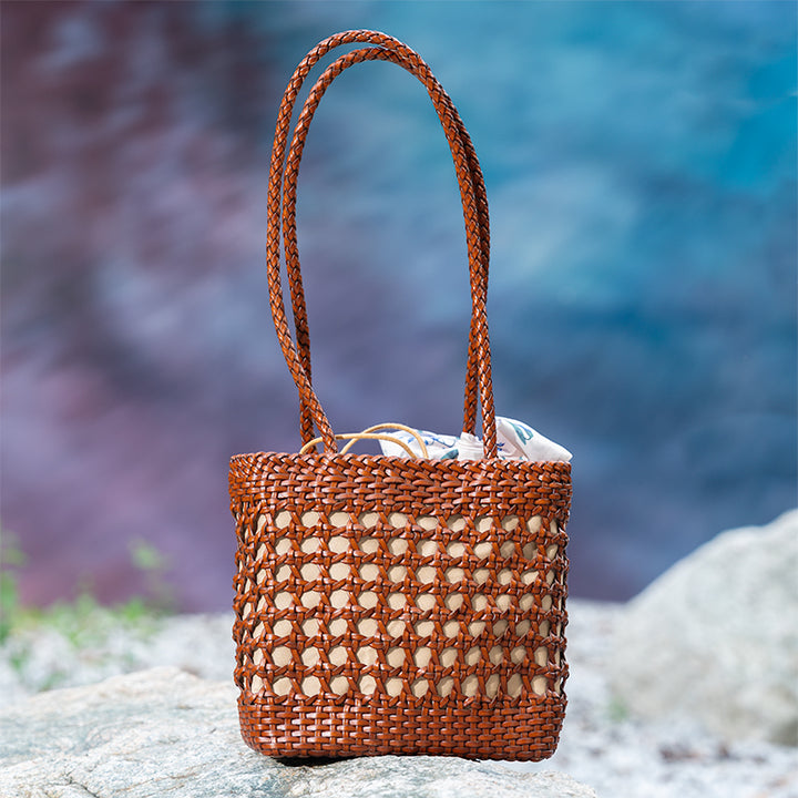 Sac à Épaule en Cuir de Vache Tissé Fait Main en Brun/Blanc