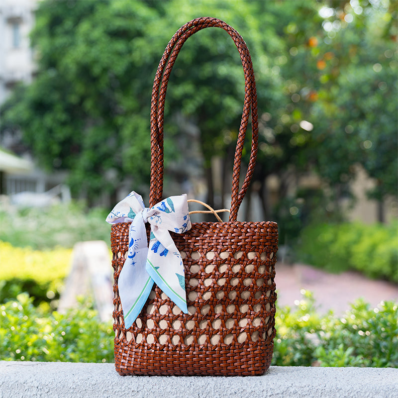 Sac à Épaule en Cuir de Vache Tissé Fait Main en Brun/Blanc