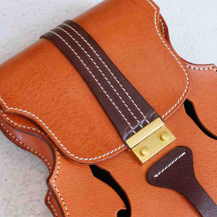 Sac à Dos en Cuir Végétal Tanné en Forme de Violon Fait Main en Brun