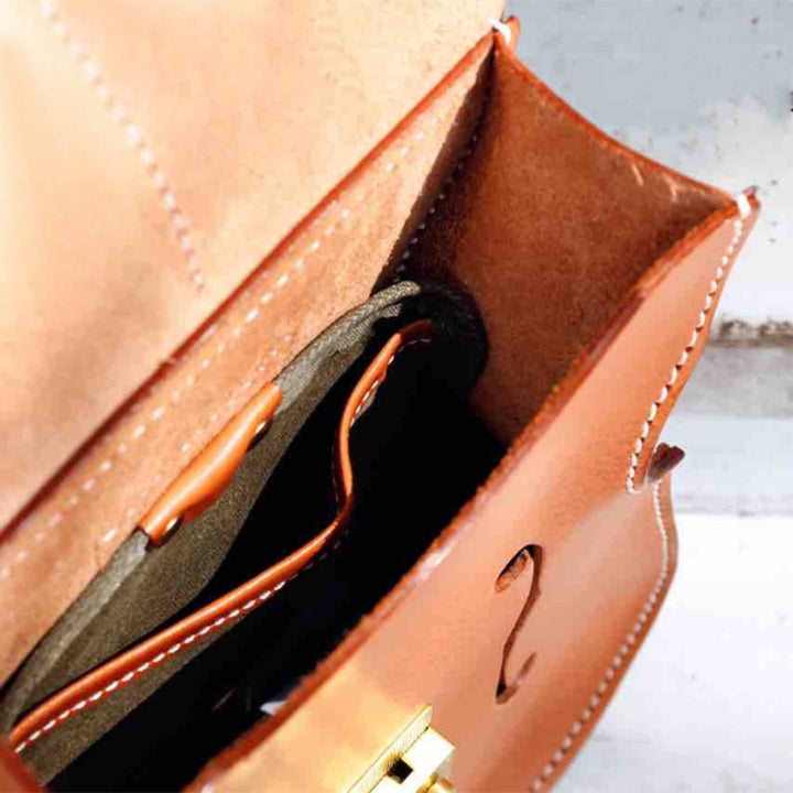 Sac à Dos en Cuir Végétal Tanné en Forme de Violon Fait Main en Brun