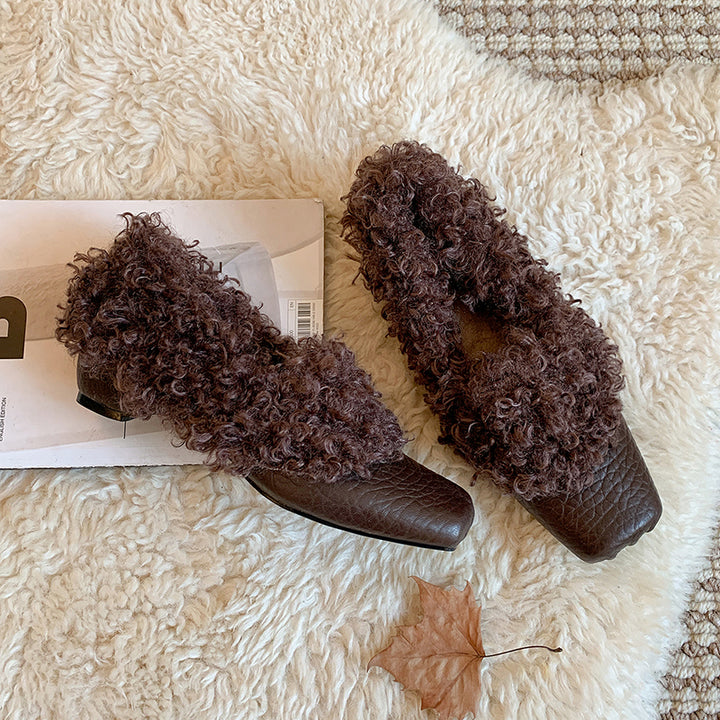 Mules en mouton shaggy à enfiler pour femmes en noir/marron foncé