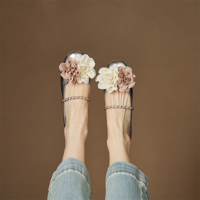 Ballerines Mary Jane élégantes en cuir de mouton avec détail de fleur en beige/argent