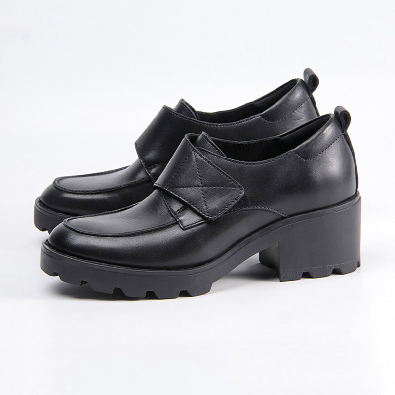 Mocassins chunky à sangle Velcro style britannique en cuir de vache décontractés avec soutien de la voûte en marron clair/noir