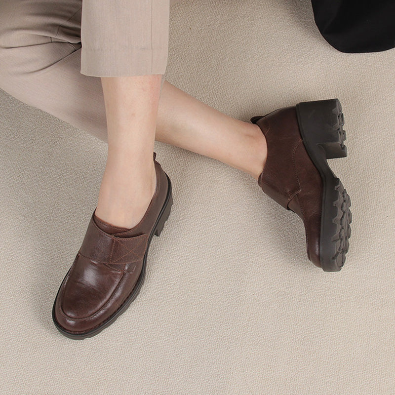Mocassins chunky à sangle Velcro style britannique en cuir de vache décontractés avec soutien de la voûte en marron clair/noir