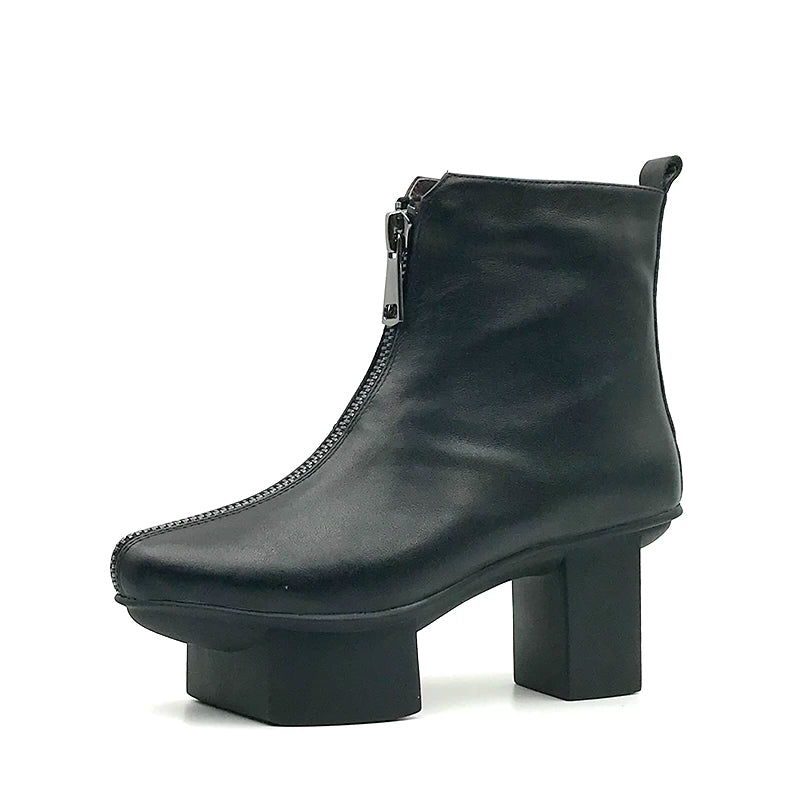 Bottes de cheville en cuir à plateforme de 65 cm, fermeture éclair avant avec design sculptural inspiré des geta (mieux adaptées aux pieds fins)