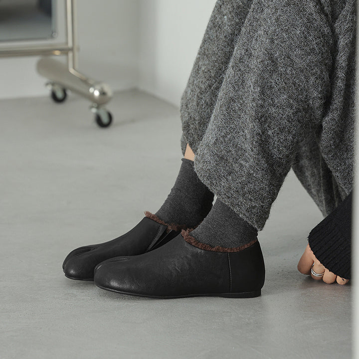 Bottines à bout fendu Tabi en cuir de vache pour femmes, doublées en polaire, chaussures décontractées en noir/marron