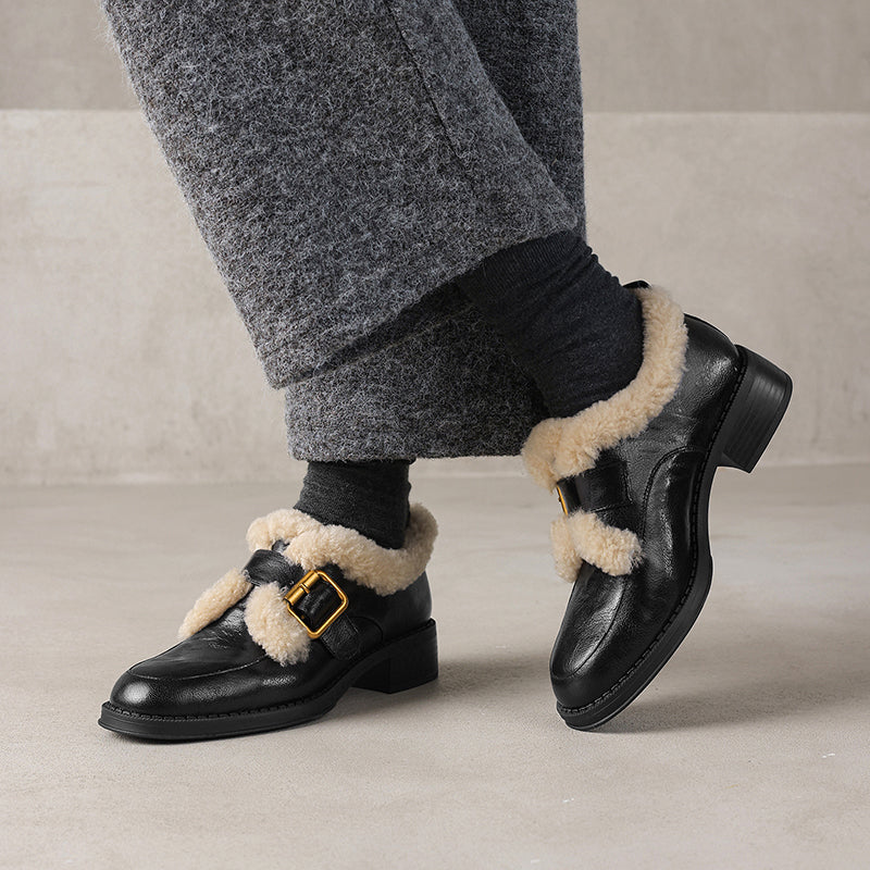 Mules en cuir de mouton shaggy pour femmes en noir/marron