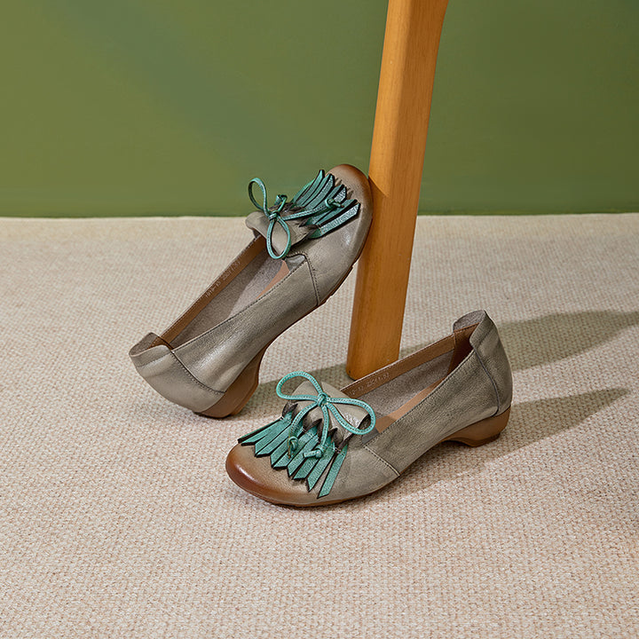 Mocassins à franges rétro en cuir coloré avec nœud pour femmes en café/gris