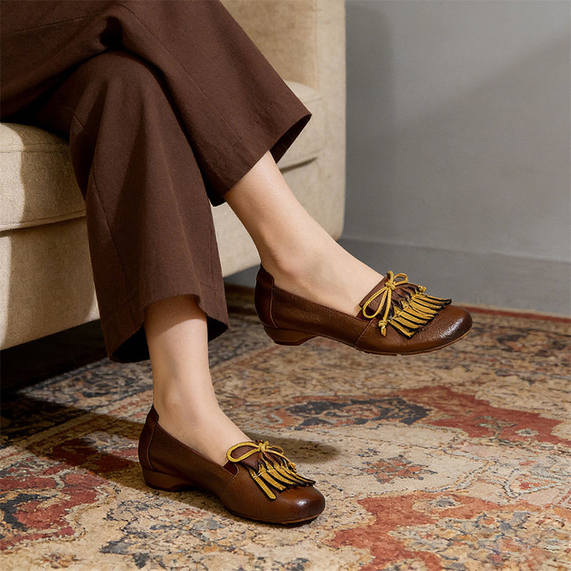 Mocassins à franges rétro en cuir coloré avec nœud pour femmes en café/gris