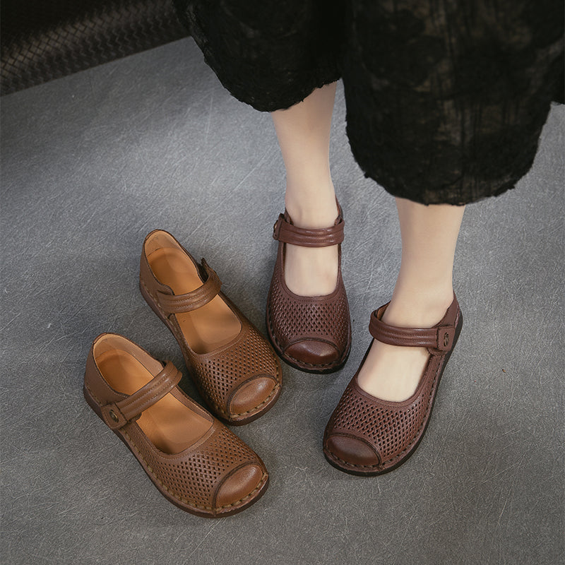 Ballerines Mary Jane en cuir perforé pour femmes, chaussures rétro en Velcro faites à la main en marron foncé/chameau