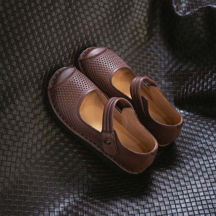 Ballerines Mary Jane en cuir perforé pour femmes, chaussures rétro en Velcro faites à la main en marron foncé/chameau