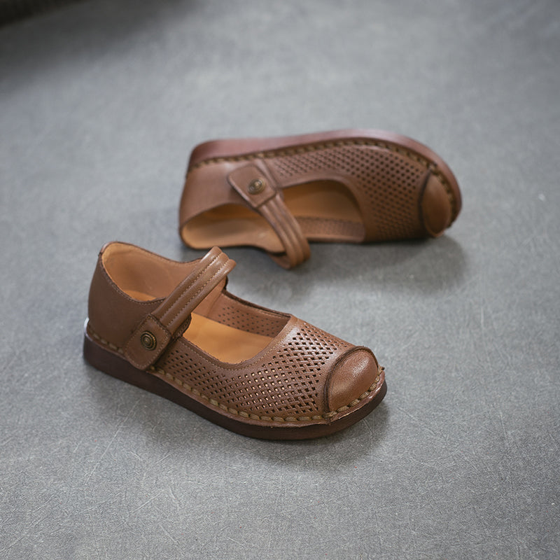Ballerines Mary Jane en cuir perforé pour femmes, chaussures rétro en Velcro faites à la main en marron foncé/chameau