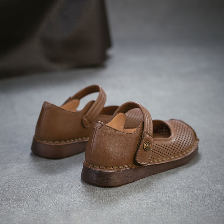 Ballerines Mary Jane en cuir perforé pour femmes, chaussures rétro en Velcro faites à la main en marron foncé/chameau