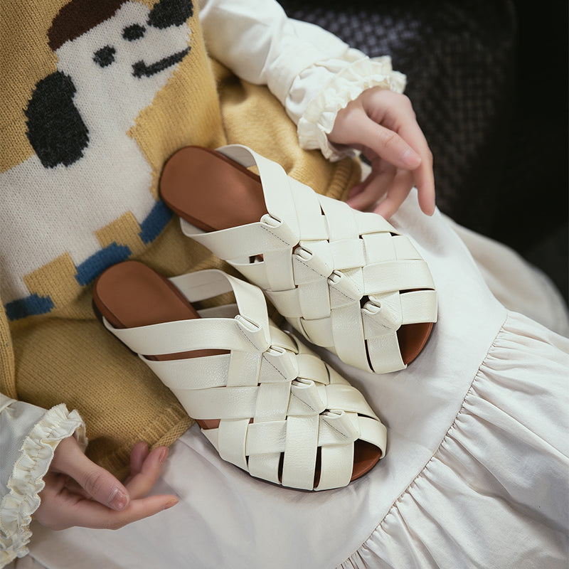 Mules en cuir tressé pour femmes, sandales plates à bout ouvert faites à la main en vert/beige