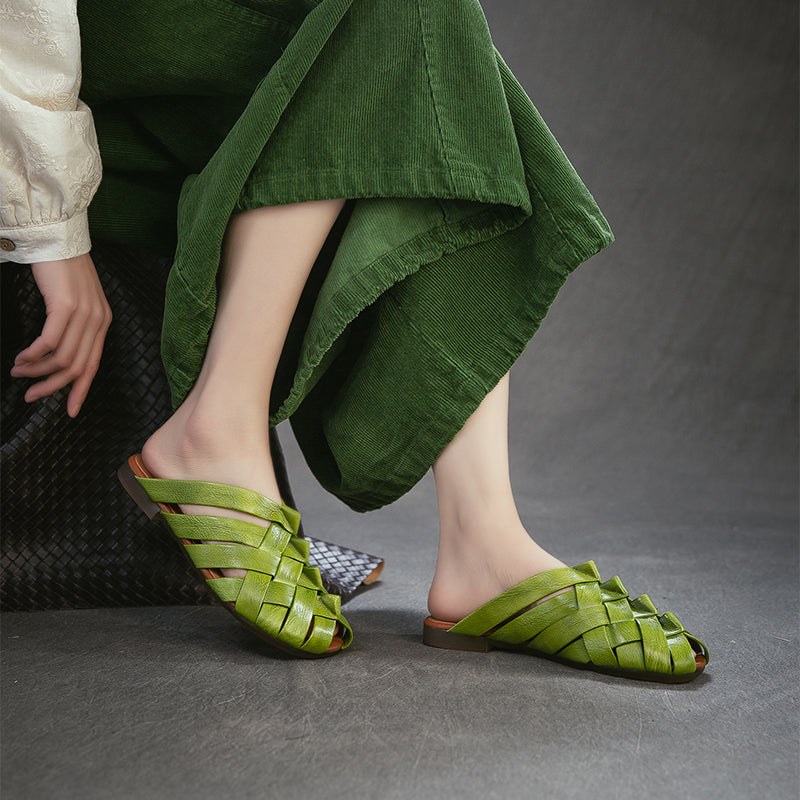 Mules en cuir tressé pour femmes, sandales plates à bout ouvert faites à la main en vert/beige