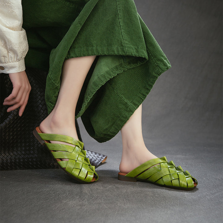 Mules en cuir tressé pour femmes, sandales plates à bout ouvert faites à la main en vert/beige