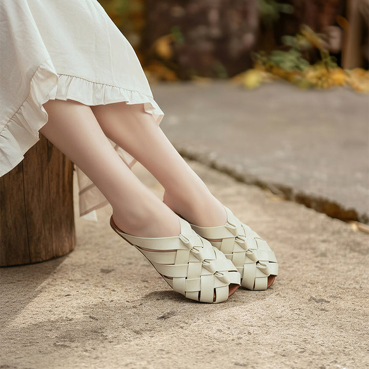 Mules en cuir tressé pour femmes, sandales plates à bout ouvert faites à la main en vert/beige