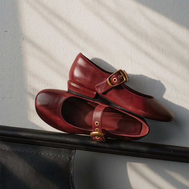 Chaussures Mary Jane à boucle en cuir de vachette faites à la main en noir/rouge vin