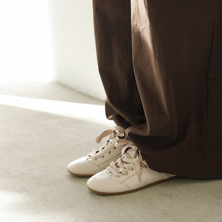 Ballerines Mary Jane style entraîneur allemand rétro, chaussures en cuir à bride de cheville en marron/beige/rouge