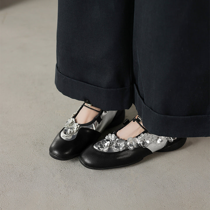Mary Janes en cuir de vache avec appliqué floral 3D élégant pour femmes en blanc/noir