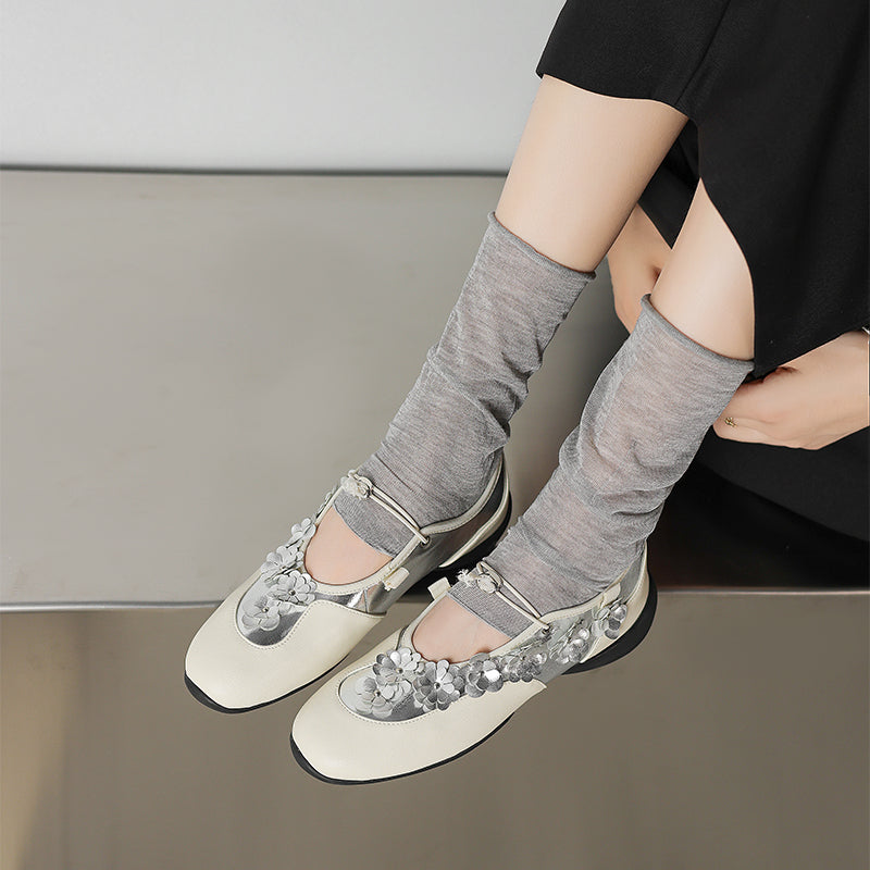Mary Janes en cuir de vache avec appliqué floral 3D élégant pour femmes en blanc/noir