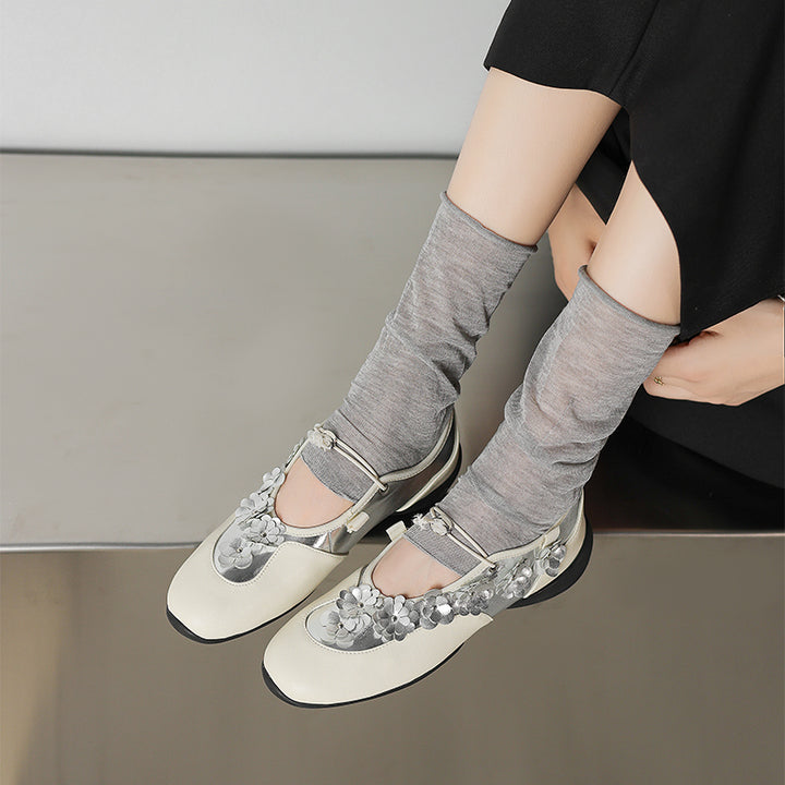 Mary Janes en cuir de vache avec appliqué floral 3D élégant pour femmes en blanc/noir