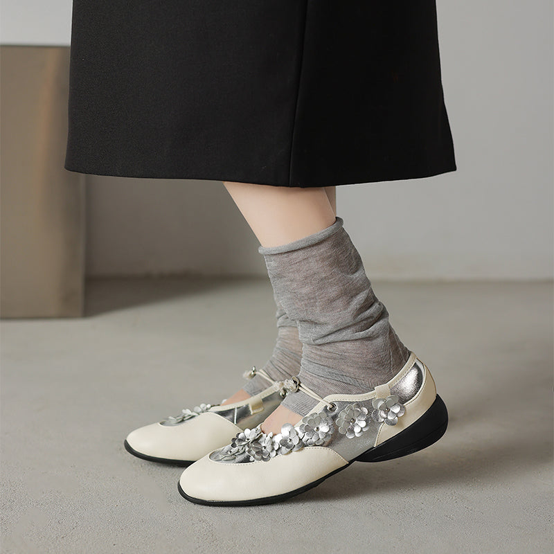 Mary Janes en cuir de vache avec appliqué floral 3D élégant pour femmes en blanc/noir